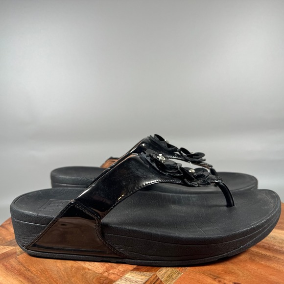 Fitflop Shoes - FitFlop Fleur Black Patent Leather Floral Thong Wedge Sandals Womens 9 N03-001